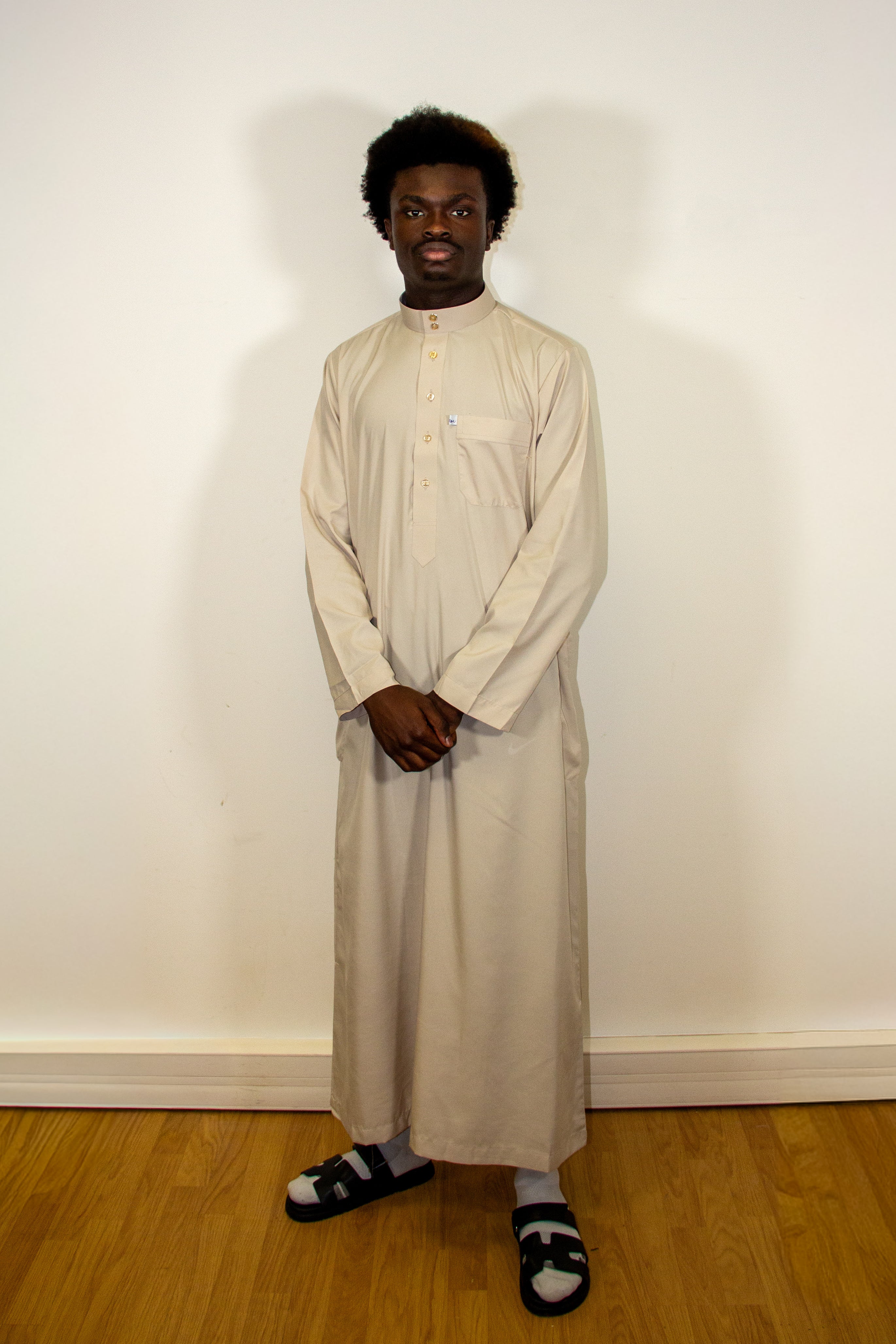 Qamis Nabil ( Saoudien )