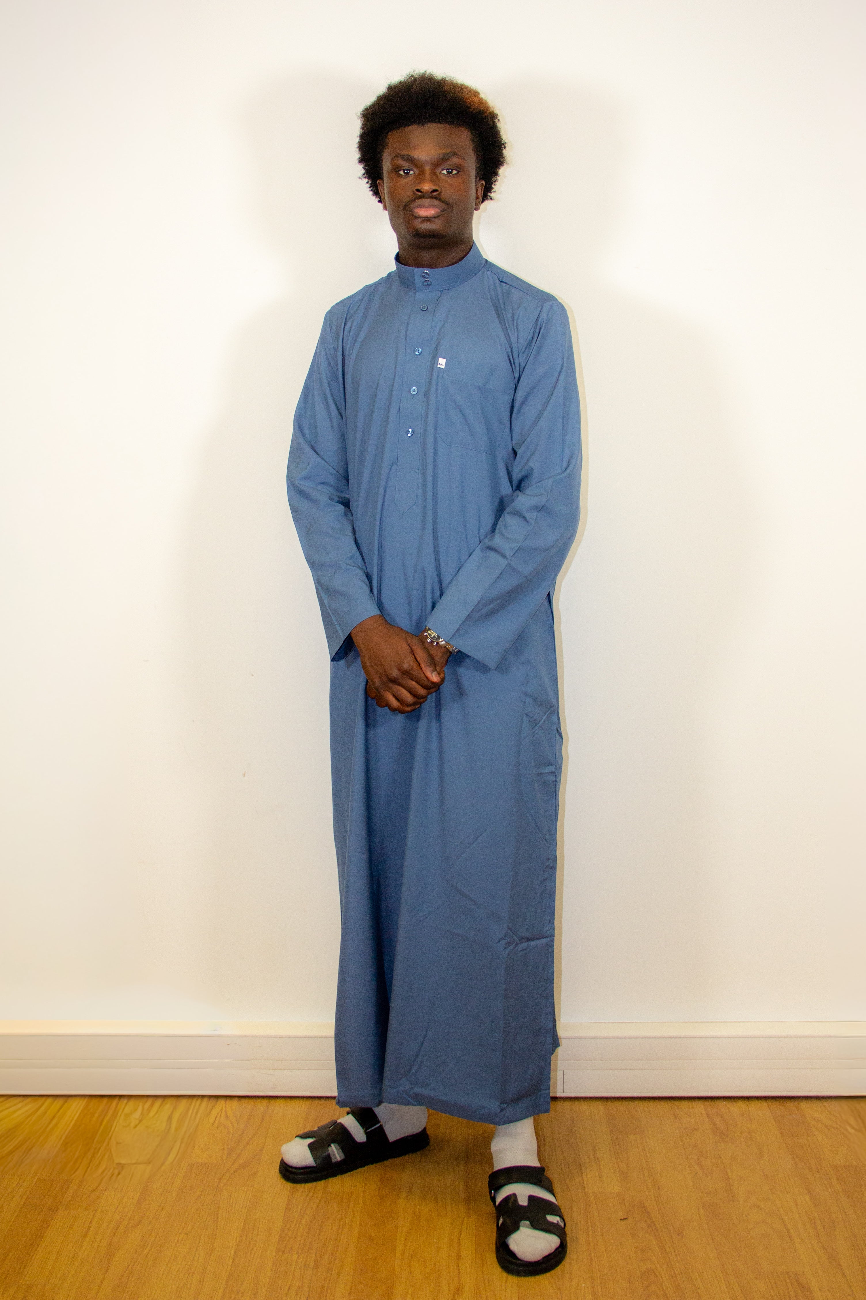 Qamis Nabil ( Saoudien )