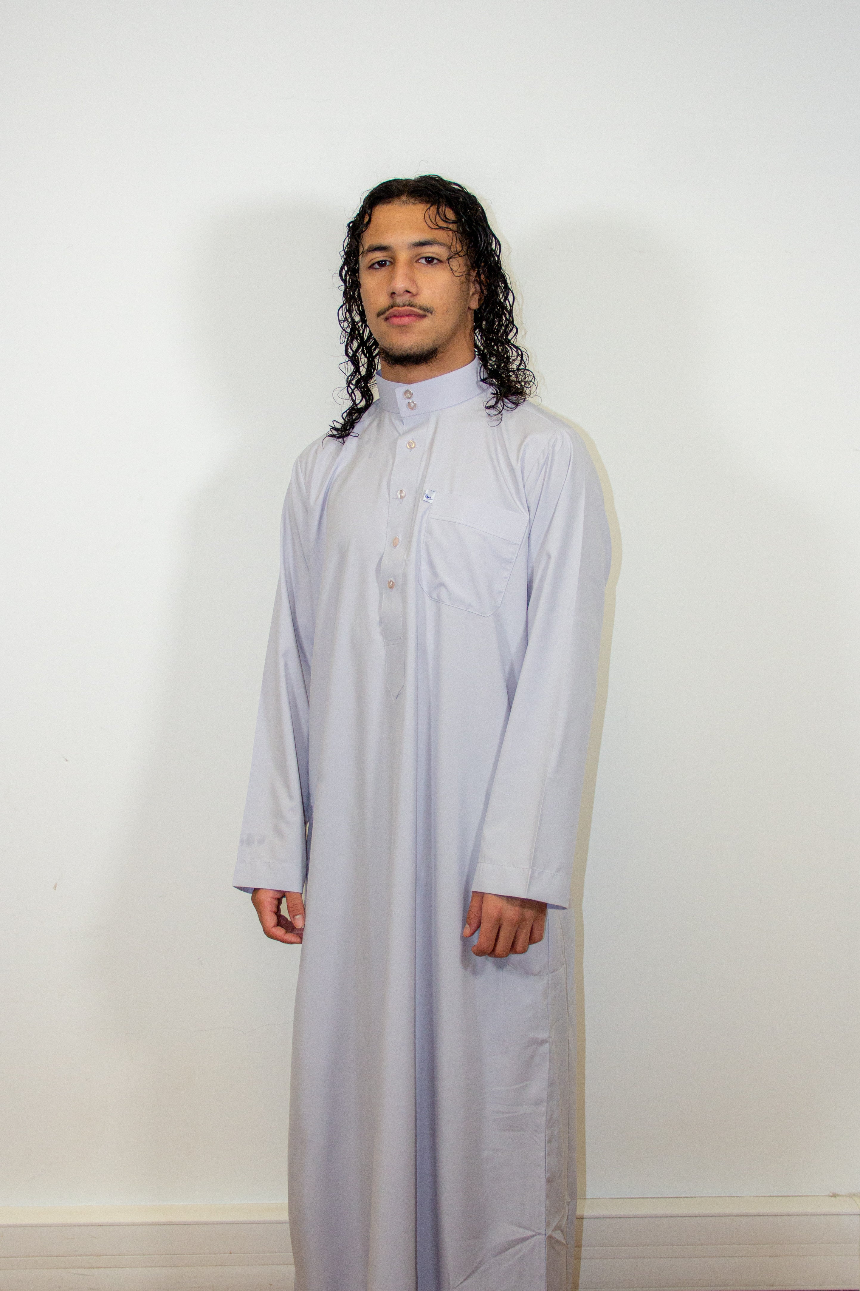 Qamis Nabil ( Saoudien )